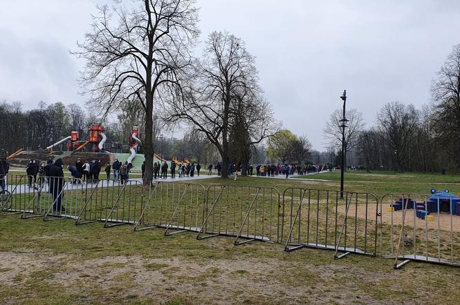 Tłumy chętnych do szczepień w parku na Zdrowiu w Łodzi!