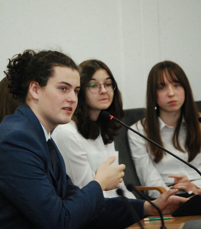 Debaty siedleckiej młodzieży ze szkół podstawowych i średnich odbyły się w ramach kampanii profilaktycznej Widzę Rozmawiam Reaguję 2025