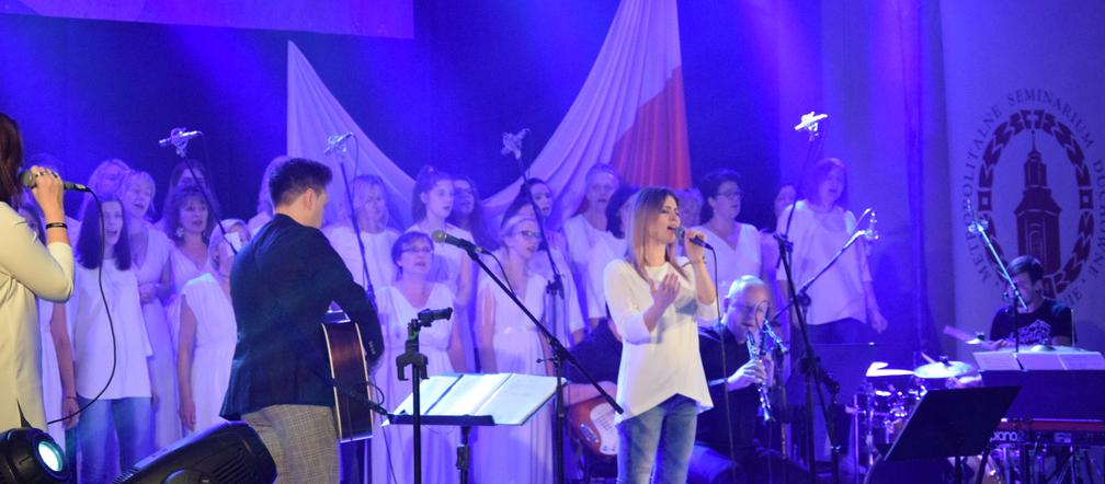 Koncert muzyki chrześcijańskiej przyciągnął tłumy! Zobacz zdjęcia z Cecylianki