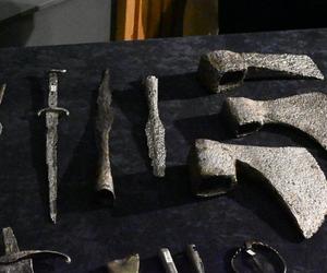 Groty strzał, topory bojowe i numizmaty. Muzeum Bitwy pod Grunwaldem chwali się odkryciami [ZDJĘCIA]