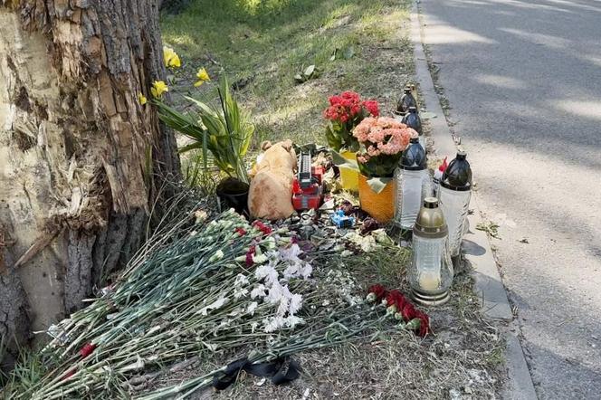 Trzech mężczyzn spłonęło żywcem. Tak wygląda miejsce tragedii. Poruszający gest dla zmarłych