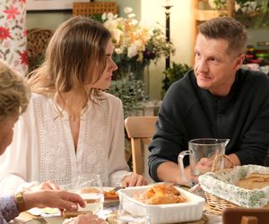 M jak miłość, odc. 1875. Paweł (Rafał Mroczek), Franka (Dominika Kachlik), Barbara (Teresa Lipowska)