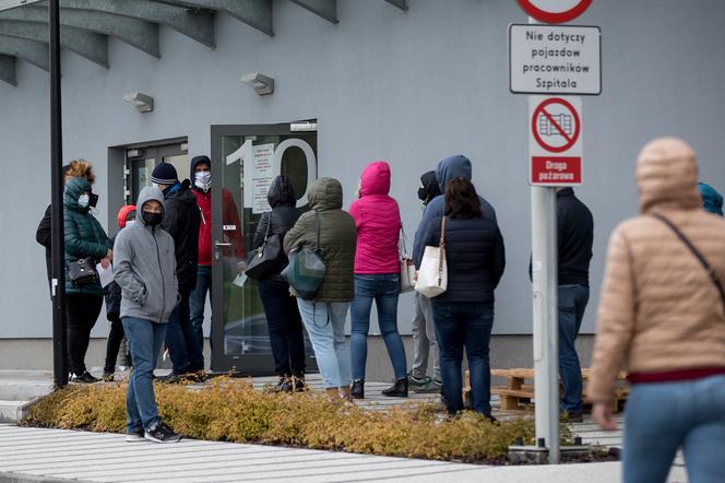 Ogromne kolejki do testów na koronawirusa w Krakowie