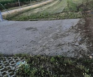 Poważny wypadek pod Łomżą. Bus wypadł z drogi. Wielu poszkodowanych