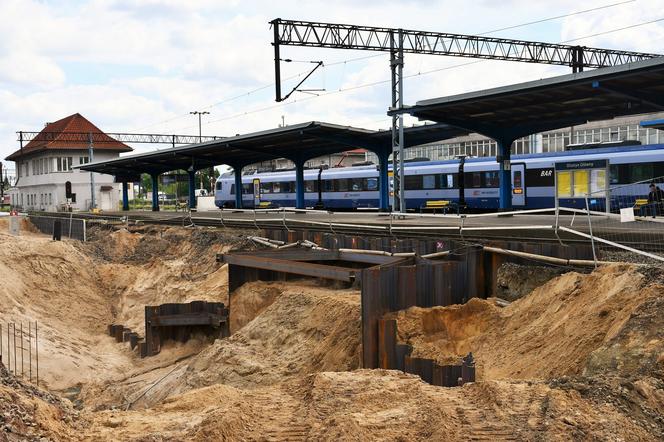 Stacja Olsztyn Główny. Postępują prace przy tunelu i torach [ZDJĘCIA]