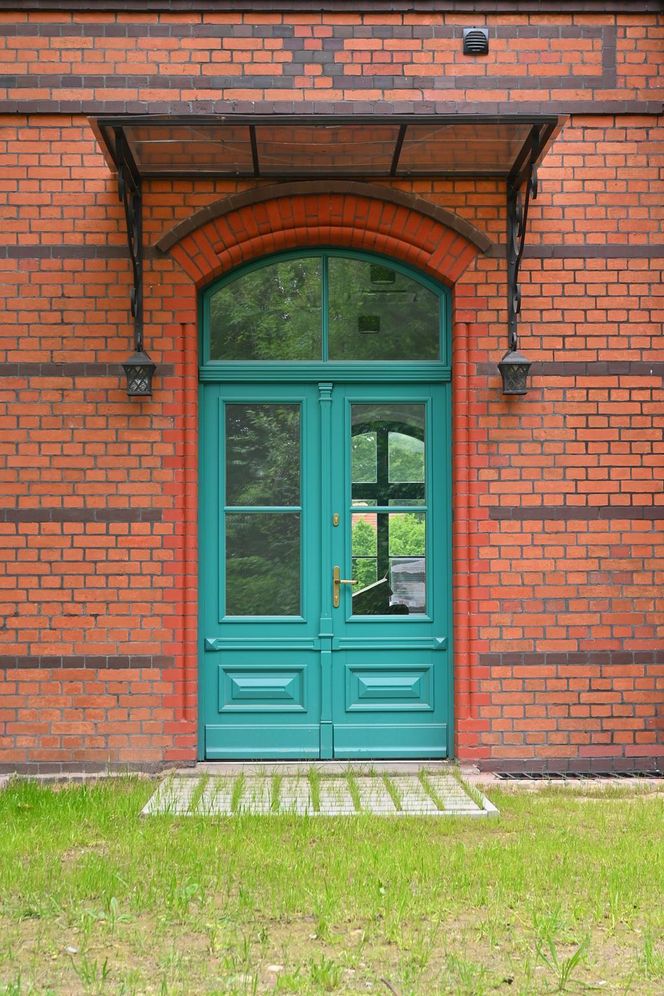Dworzec w Leśnej po remoncie 