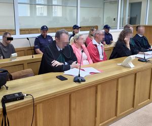 Kamilek z Częstochowy dwa lata temu został zabity w okrutny sposób przez matkę i ojczyma. Oprawcy stanęli dziś przed sądem