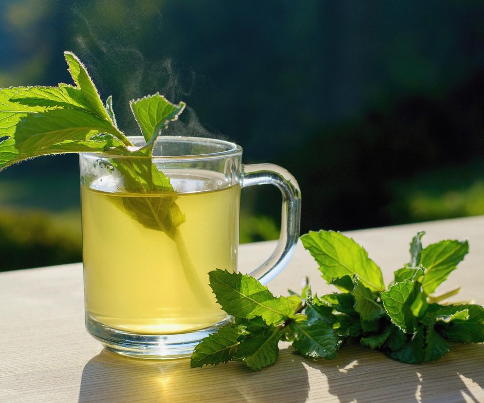 Pij jedną filiżankę herbaty miętowej dziennie a tłuszcz z boczków zniknie w oka mgnieniu