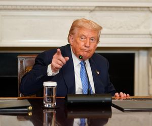 Trump ugina się przed Putinem? USA zawiesza część sankcji wobec Rosji. Chodzi o szczyt na Alasce