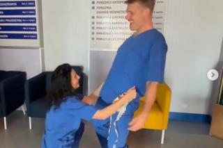 Na dobre i na złe na planie. Maks Beger (Tomasz Ciachorowski), pielęgniarka Asia (Joanna Pach-Żbikowska)