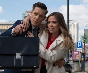 Na Wspólnej odc. 4063. Darek Żbik (Michał Mikołajczak), prawniczka Kalina (Katarzyna Gałązka)