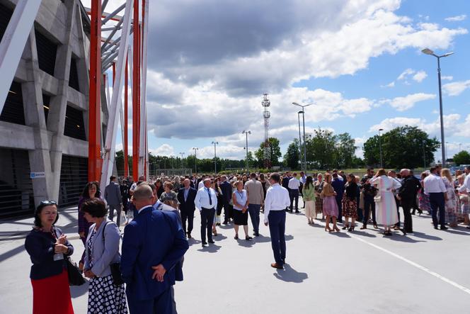 Kongres Świadków Jehowy Białystok 2024. Tłumy wiernych na Stadionie Miejskim