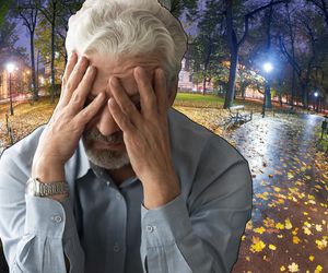 Przemarznięty 80-latek siedział na chodniku. Ubrany był w cienką odzież, na nogach miał domowe laczki