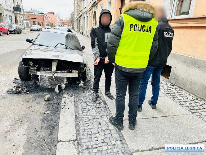 „Coś go naszło” i spalił 10 samochodów