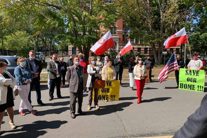 Polonia z Connecticut protestuje przeciwko sprzedaży Polskiego Domu Narodowego w Hartford