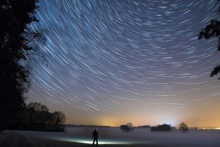 Spadające gwiazdy sierpień 2021 - kiedy oglądać Perseidy 2021? Deszcz meteorów będzie niezwykły!