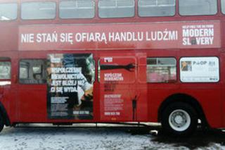 Przez Toruń przejedzie londyński autobus! To element kampanii przeciwko handlowi ludźmi