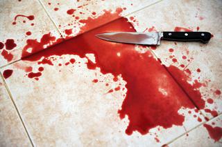 Krew i nóż na podłodze