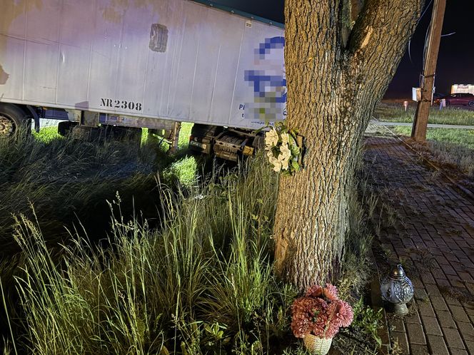 Toyota wjechała pod ciężarówkę. Dramatyczny wypadek pod Legionowem