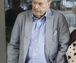 Kowboj o kulach. Tak Olbrychski wraca do zdrowia po operacji