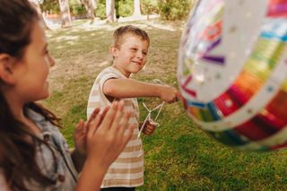 Do tej pory nikt nie był na jego urodzinach. Mama postanowiła to zmienić. „Nie spodziewałam się takiej solidarności”