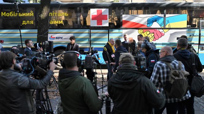 MPK Wrocław przekazało ukraińskim żołnierzom „medyczny” autokar
