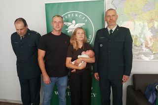 Funkcjonariusze ITD pomogli Wandzie bezpiecznie przyjść na świat. Mają nadzieję, że kiedyś przyjdzie na służbę