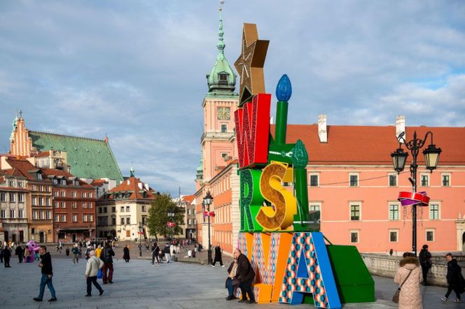 Montaż świątecznej iluminacji w Warszawie