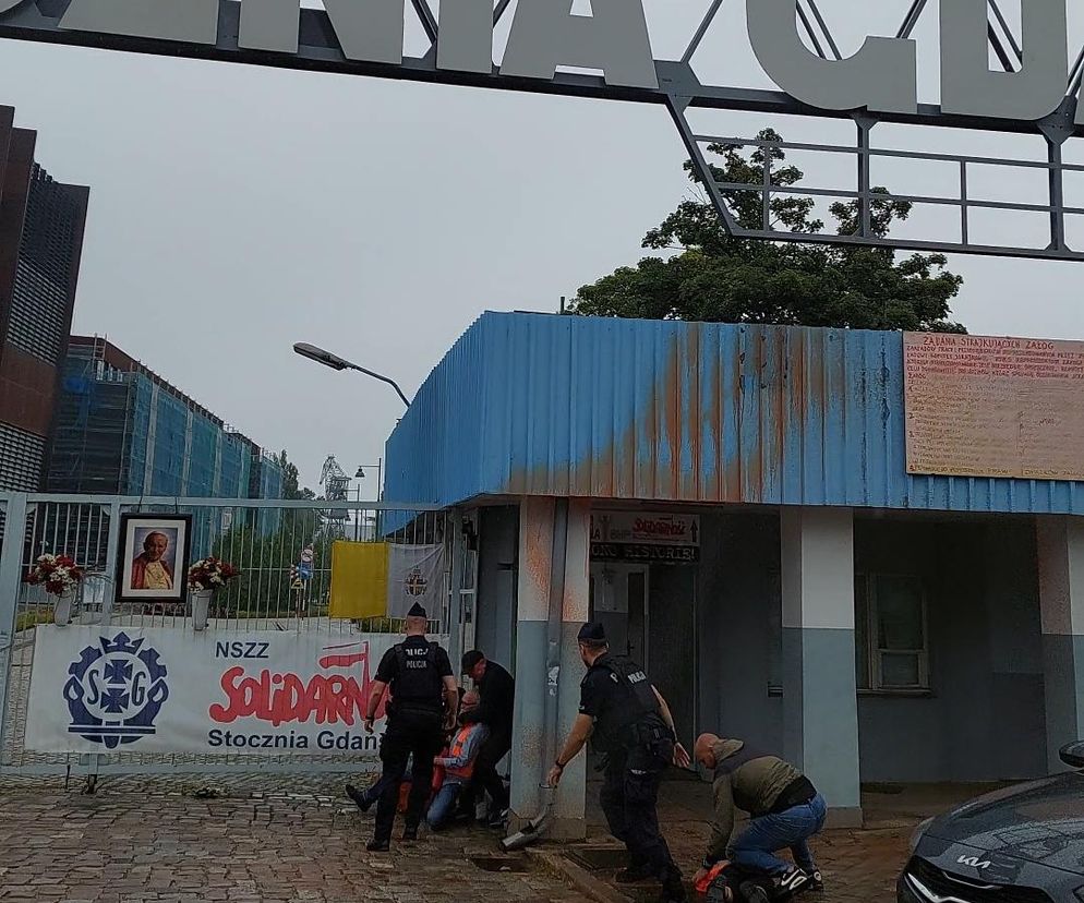 Tablice z postulatami Solidarności oblano farbą. Ostatnie Pokolenie zapowiada okupację Sejmu
