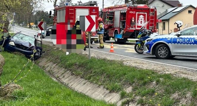 Nie żyje kierowca osobówki, pasażerka w szpitalu. Tragiczny wypadek koło Kraśnika