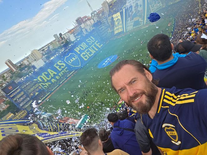 Krzysztof Stanowski i Dua Lipa na meczu Coca - River