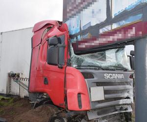 Tragiczny wypadek pod Środą Wielkopolską. Nie żyją dwie osoby po zderzeniu z ciężarówką