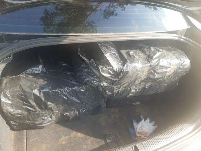 Kielce: 46-latek wpadł na przemycie. Wszystko wiózł swoim audi