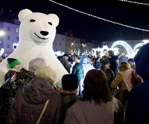 Bytomski rynek świeci się jak choinka. Gwiazda DeLoreana rozświetliła Bytomski Jarmark Świąteczny