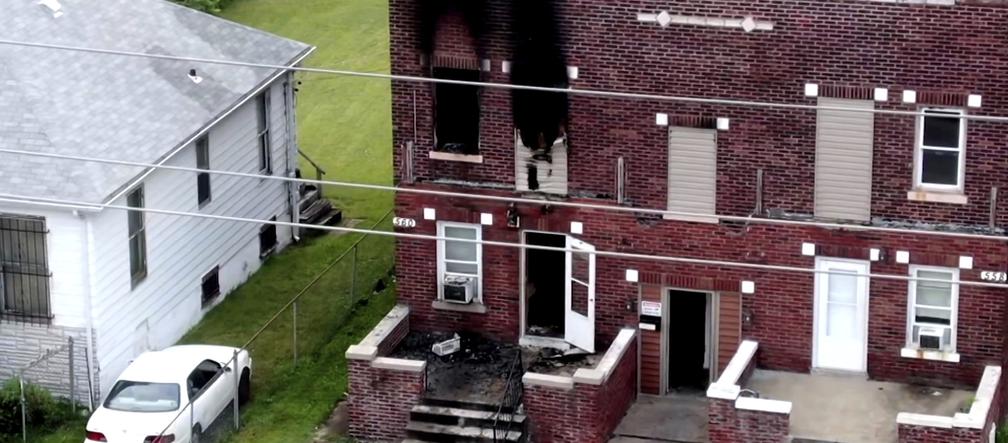 Pięcioro dzieci spłonęło w pożarze domu! Matka próbowała skoczyć w ogień