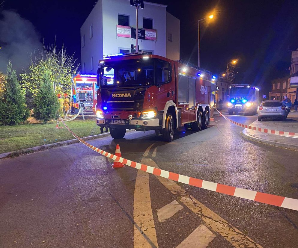 Pożar w centrum miasta. Zawaliło się piętro budynku