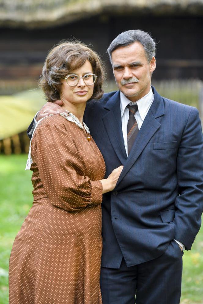 Stulecie Winnych sezon 3: Andzia (Barbara Wypych), Stanisław (Jan Wieczorkowski)