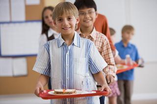 Stołówki szkolne: uczniowie i rodzice rozgoryczeni zmianami w żywieniu dzieci