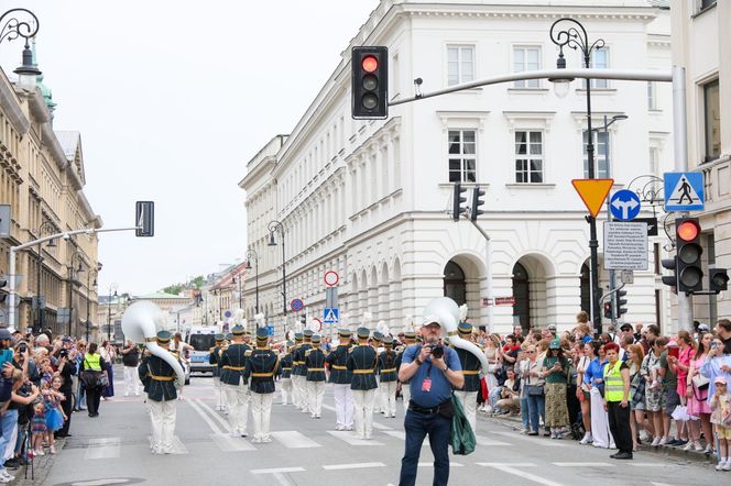 Parada Syrenki 2025 przeszła ulicami Warszawy. Na trasie 20 barwnych platform