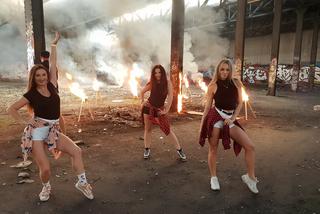 Sachiel na planie klipu Ponad chmurami