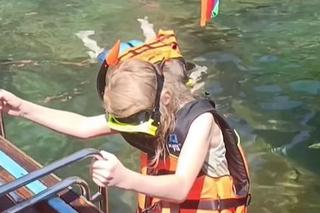 Rodzina pięcioraczków nurkuje w Tajlandii 