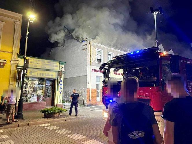 Potężny pożar kamienicy w Nakle nad Notecią. Nie żyje jedna osoba