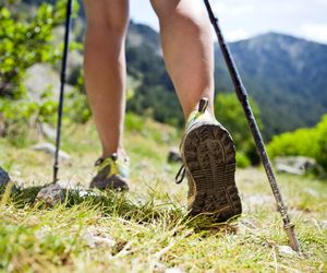 Technika nordic walking: instrukcja chodzenia z kijkami w 3 krokach