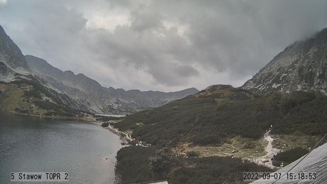 Tatry. Robi się niebezpiecznie. Już pojawia się lód, a w weekend może spaść śnieg
