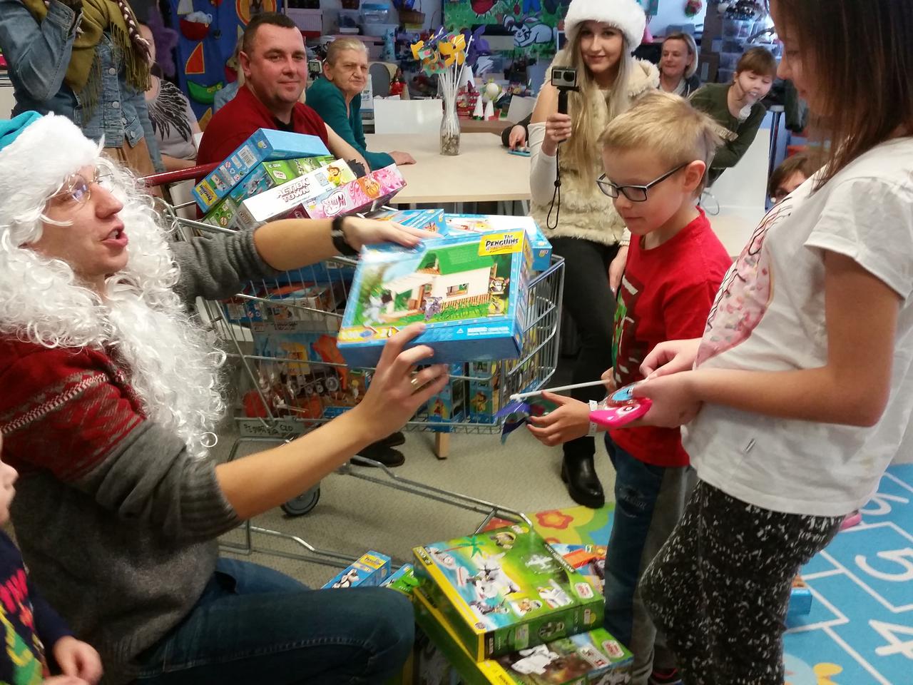 Mikołaj z Fokus.tv w Centrum Zdrowia Dziecka