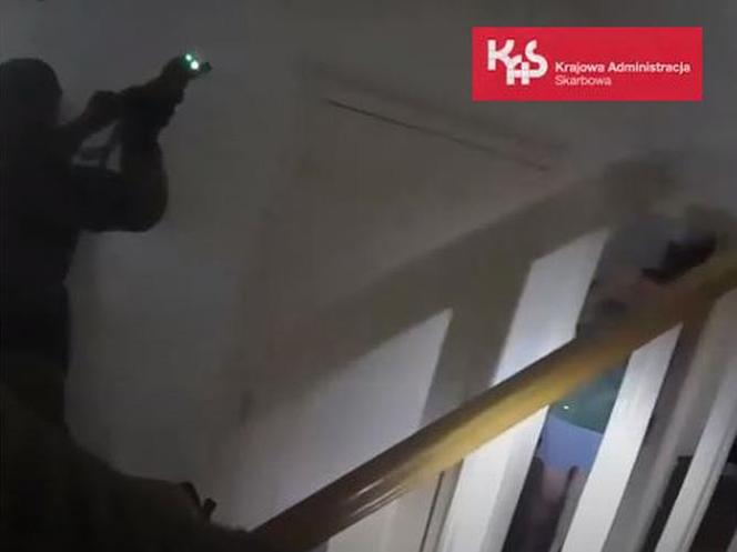 Wielka akcja policji. 20 osób zatrzymanych, mogli wyłudzić 86 milionów złotych 