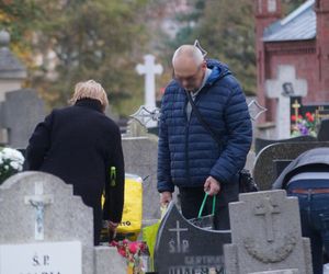 Ostatnie przygotowania do 1 listopada w Bydgoszczy. Tak było na najstarszym cmentarzu 