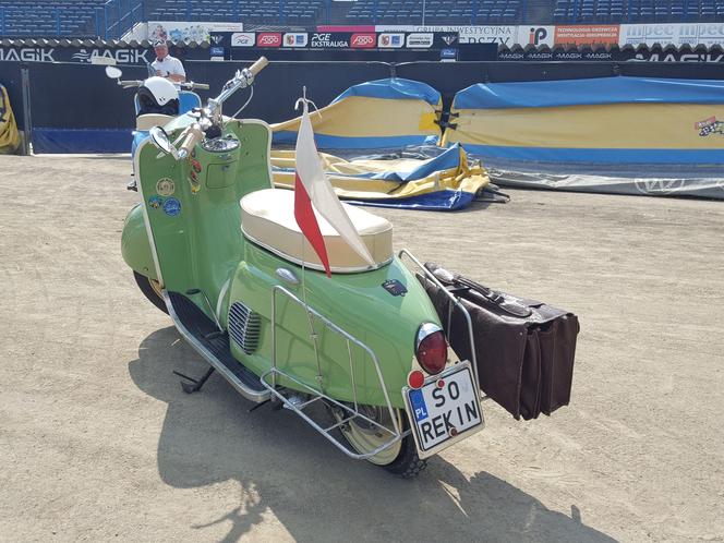 Osy kręciły kółka na stadionie żużlowym w Lesznie. Ogólnopolski zlot skuterów Osa Osieczna-Leszno 