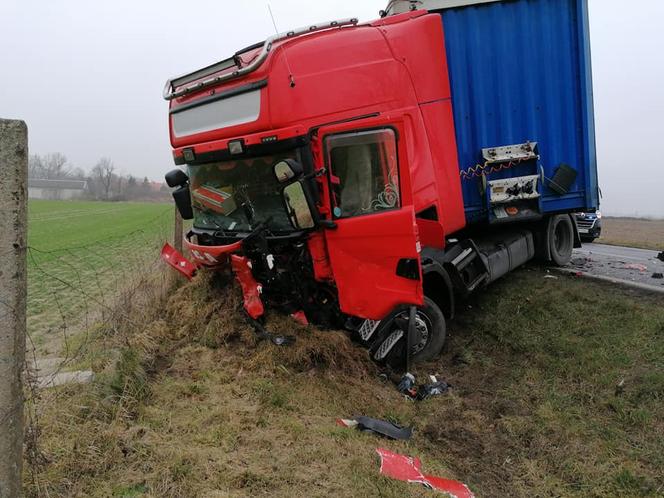 Nie żyją DWIE kobiety. Ich auto zostało ZMIAŻDŻONE! Fatalny wypadek na DK15