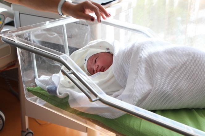 Pielęgniarka została aresztowana, bo rzuciła noworodkiem o łóżko. Wszystko nagrał ojciec dziecka